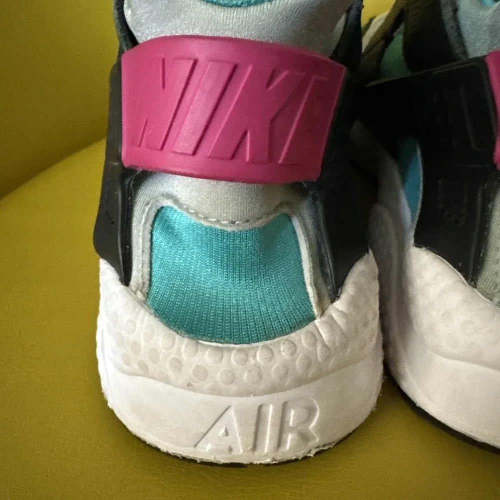 Nike Air Huarache Black Pink South Beach Men Size 12 Running Shoe DD1068 -004